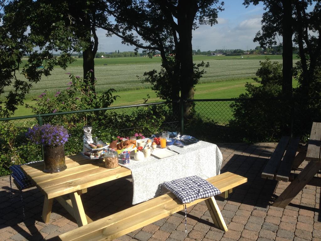 B&B Op De Brabantse Wal Halsteren Bagian luar foto