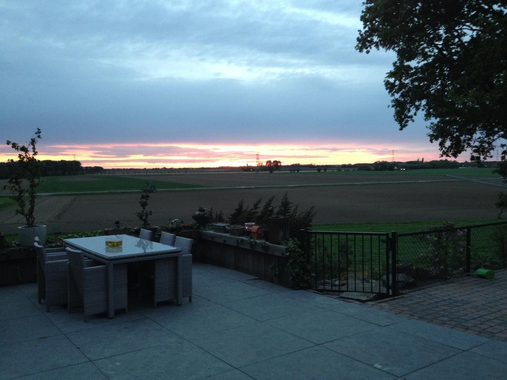 B&B Op De Brabantse Wal Halsteren Bagian luar foto