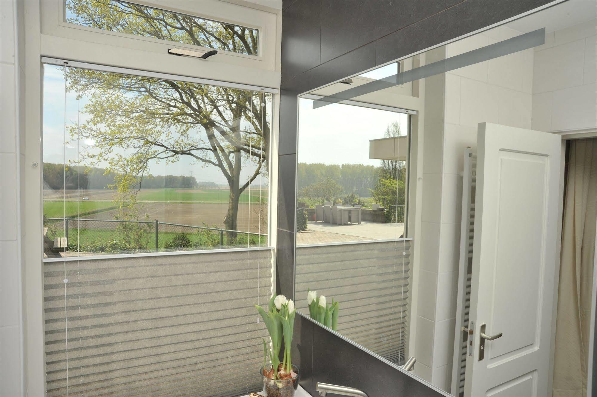 B&B Op De Brabantse Wal Halsteren Bagian luar foto