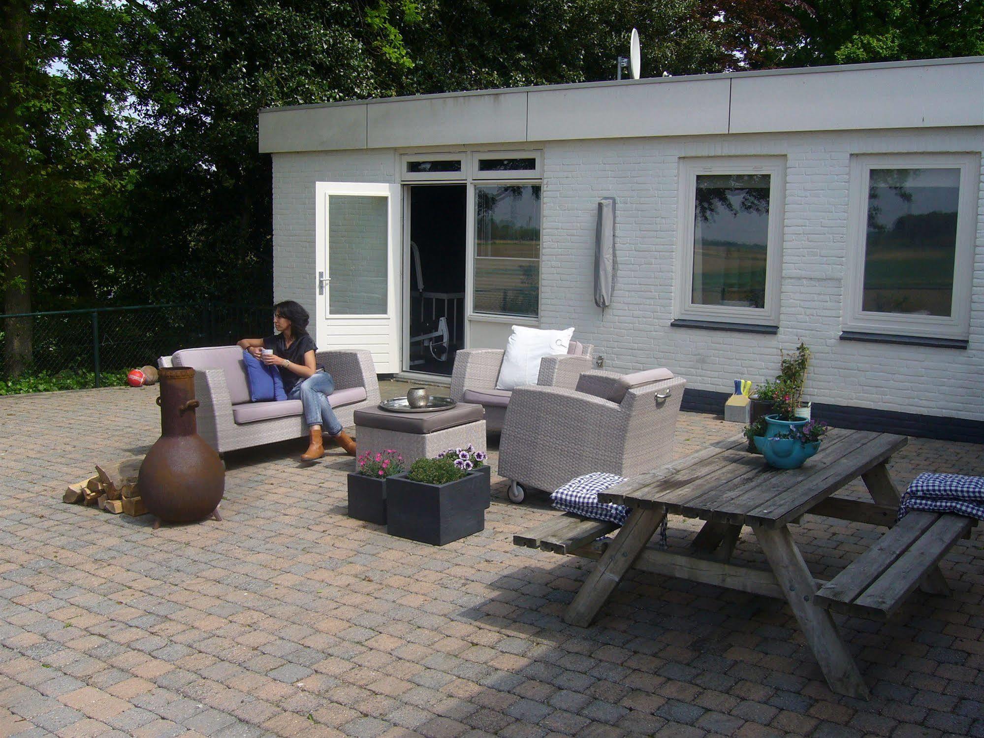 B&B Op De Brabantse Wal Halsteren Bagian luar foto