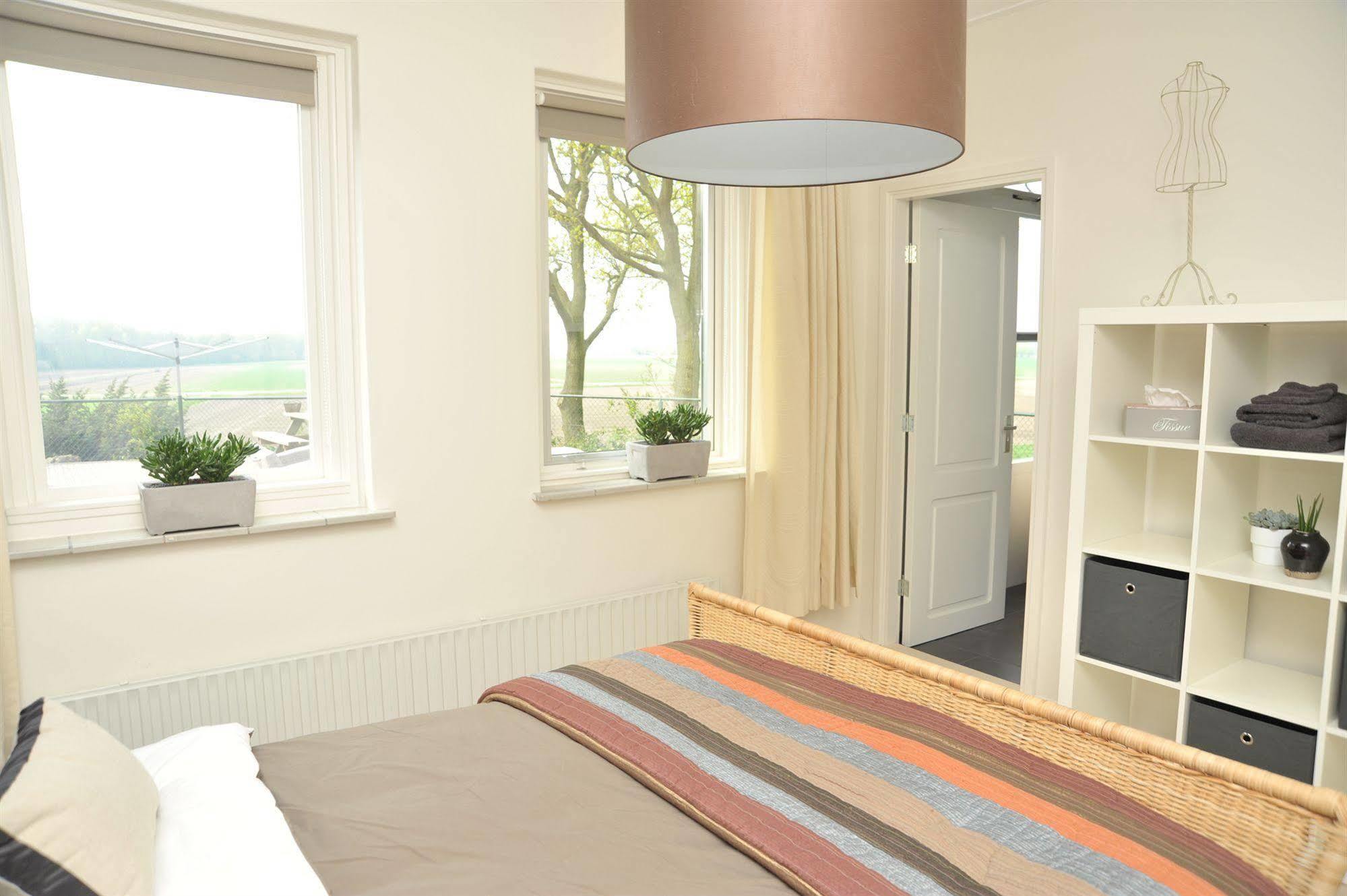 B&B Op De Brabantse Wal Halsteren Bagian luar foto