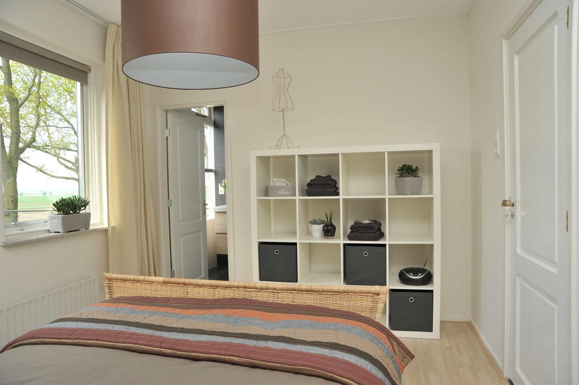 B&B Op De Brabantse Wal Halsteren Bagian luar foto